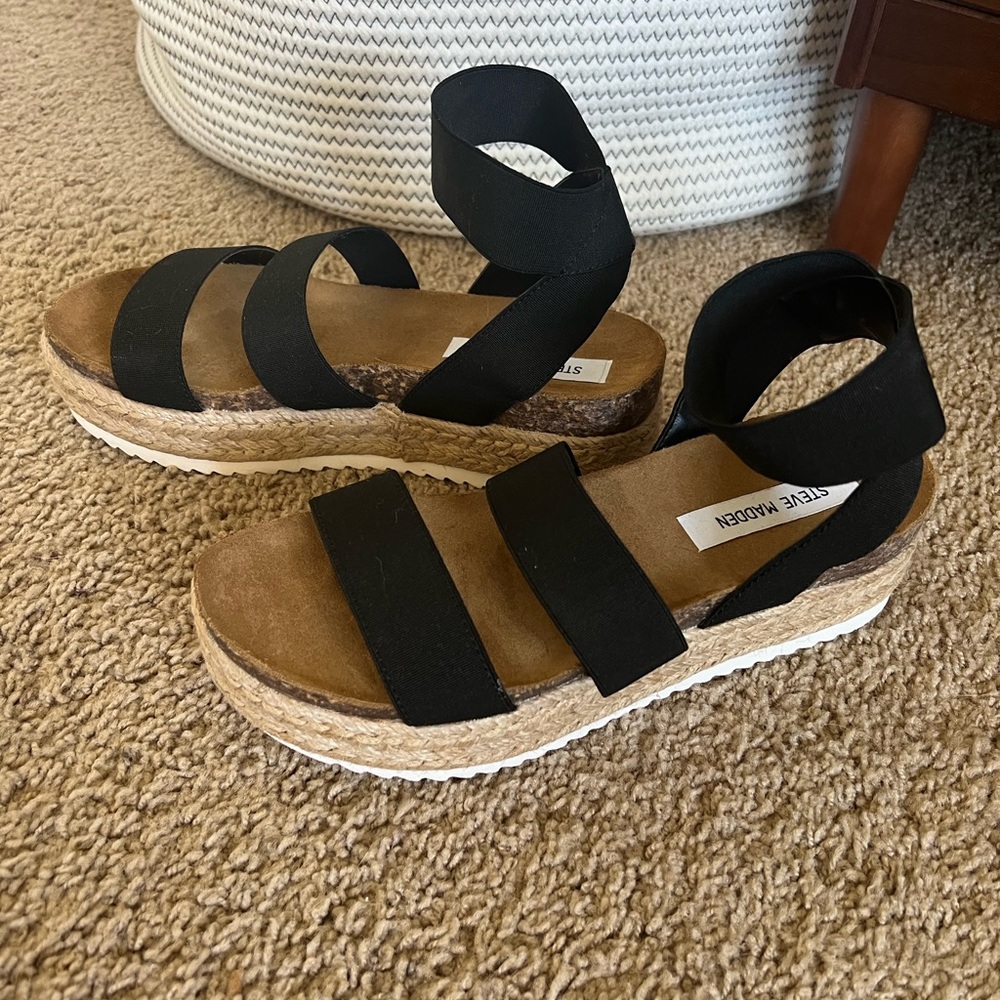 Like new Steve Madden platform sandals